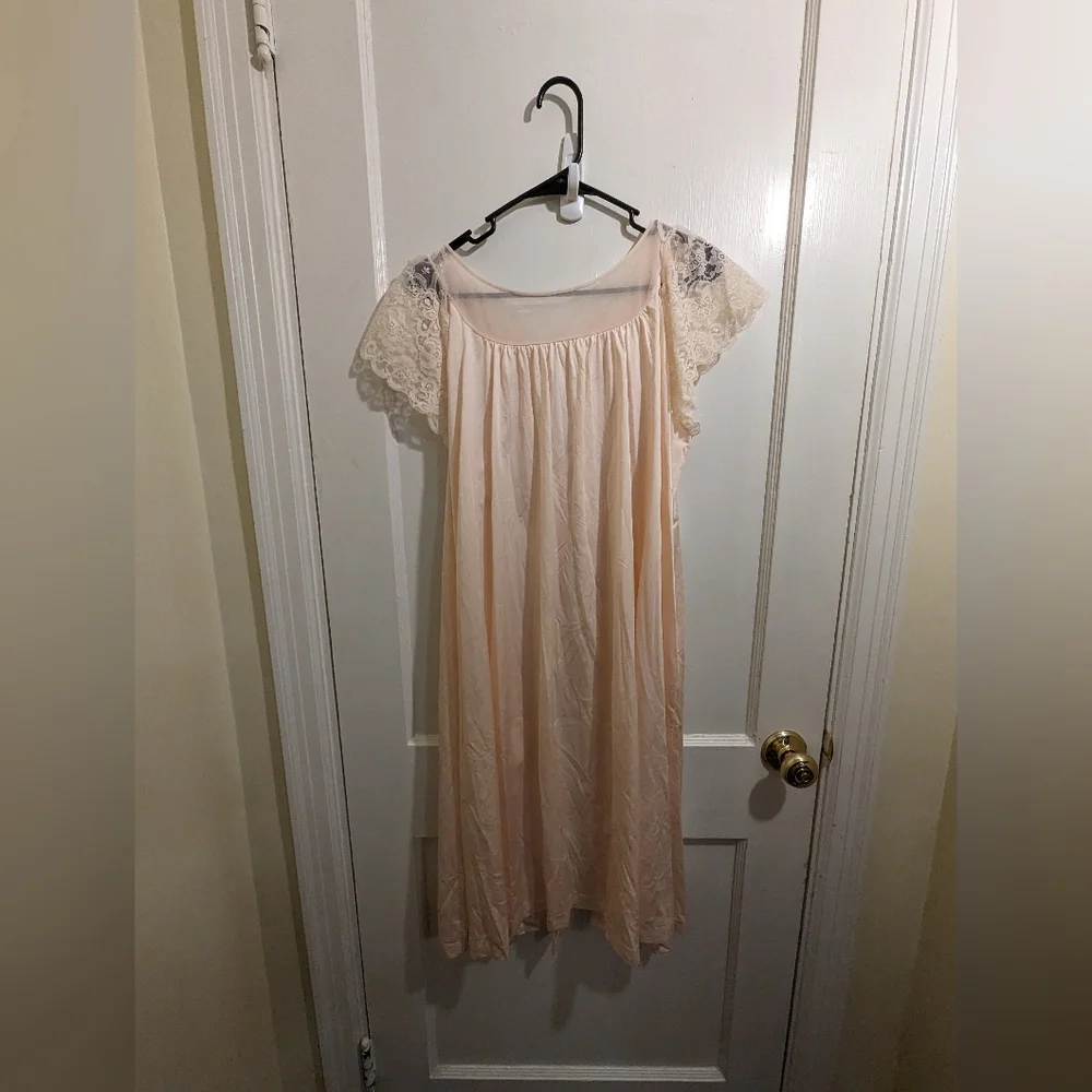 Vintage Shadowline peach lace trimmed embroidered robe - Picture 3 of 6